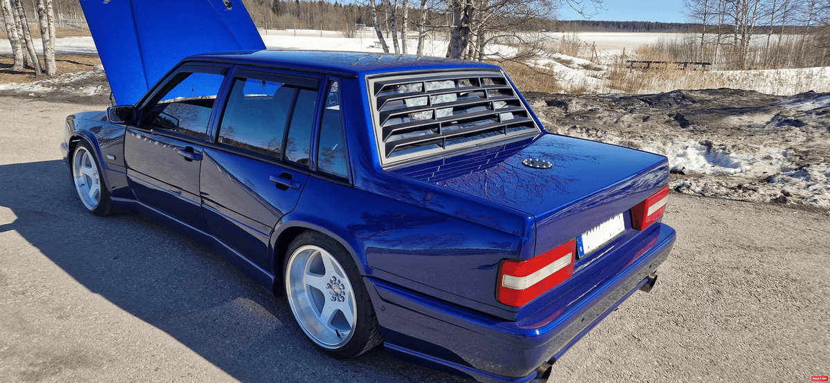 Volvo 700 Series Rear Window Louver