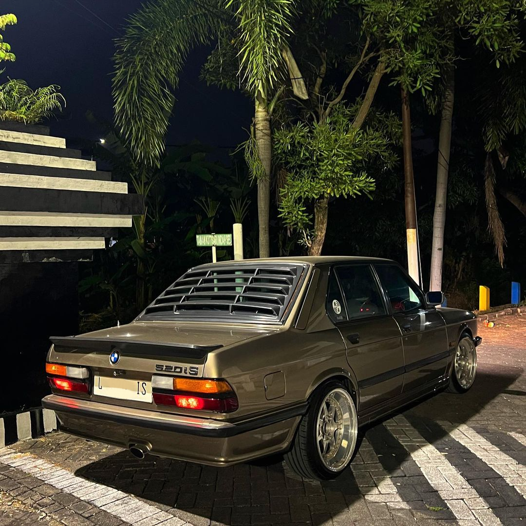BMW 5 Series E28 Rear Window Louver